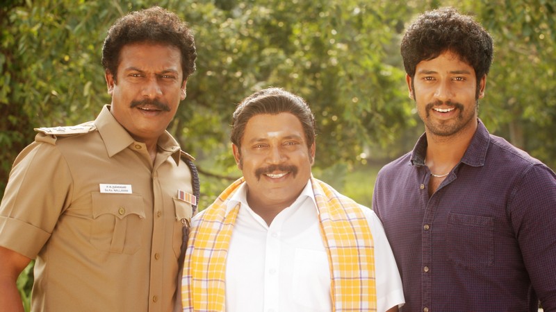 Maniyar Kudumbam Movie Stills (13)