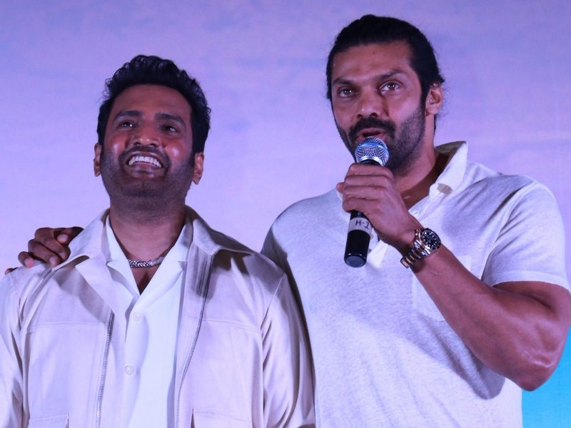 Santhanam - Arya